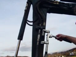 Quick-On Hydrauliktang -Stihl Butik B 15 018 zange einhaengen 1280x1280